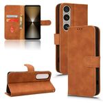 Custodia magnetica in pelle per Sony Xperia 1 VI 2024 Skin Feel (marrone)