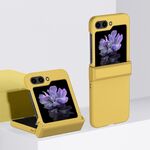 Custodia per PC Skin Feel per Samsung Galaxy Z Flip6 con cerniera (gialla)