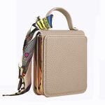 Per Samsung Galaxy Z Flip6 Custodia per telefono in PU con specchio per il trucco con motivo litchi e sciarpa di seta (beige)