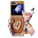 Per Samsung Galaxy Z Flip6 Custodia per cellulare a copertura totale con motivo quadrato a forma di cuore 3D con sciarpa/bracciale (marrone)