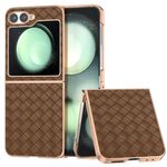 Per Samsung Galaxy Z Flip6 Custodia per telefono in PU con struttura elettrolitica e trama intrecciata (marrone)