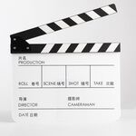 Tavola da regista in legno per riprese video, film, scene cittadine, fotografia, oggetti di scena, stile: con grande cinese bianco