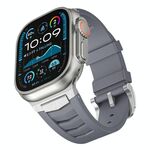 Per Apple Watch Ultra / Ultra 2 49mm Cinturino per orologio in fluorogomma con fibbia in acciaio inossidabile (grigio argento)