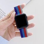 Cinturino milanese a quattro colori per Apple Watch Ultra 49 mm / Serie 8 e 7 45 mm / SE 2 e 6 e SE e 5 e 4 44 mm / 3 e 2 e 1 42 mm (viola blu rosso argento)