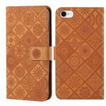 Custodia in pelle con motivo in rilievo in stile etnico per iPhone 16e (marrone)