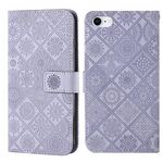Custodia per iPhone 16e in pelle con motivo in rilievo in stile etnico (viola)