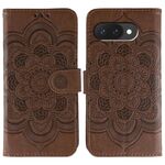Custodia in pelle per telefono con motivo in rilievo Sun Mandala per Google Pixel 9a (marrone)