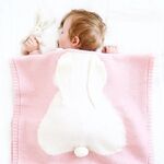 Coperta lavorata a maglia con motivo coniglio orecchie stereoscopiche (rosa)