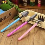 Rastrello Pala Cazzuola da scavo 3 set Manico in legno colorato Testa in metallo Mini attrezzo per piante da giardino Attrezzo per giardinaggio Attrezzi per fiori da giardino Attrezzi da giardino Set combinato, Consegna a colori