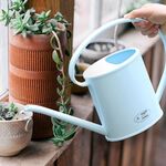 Annaffiatoio Forniture per giardinaggio in PP Annaffiatoio Strumenti per irrigazione per acquolina in bocca lunga Vasi da fiori portatili, capacità: 1,3 litri, consegna a colori casuali