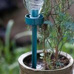 Risparmio idrico ambientale Bottiglia di coca cola Dispositivo di irrigazione automatico Bottiglia di coca cola Controllo delle infiltrazioni d'acqua Dispositivo automatico di gocciolamento Macchina di irrigazione automatica