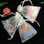 Sacchetti regalo in organza da 100 pezzi Sacchetti per imballaggio di gioielli Decorazione per feste di matrimonio, dimensioni: 7x9 cm (D3 beige bianco)