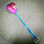 Cucchiaino da caffè in metallo portatile da 2 pezzi Cucchiaino da caffè in metallo Amore creativo Servizio da tavola a forma di cuore per la festa nuziale, Colore: Amore poroso colorato