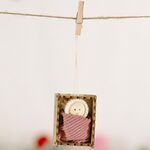9 pezzi Forniture per feste natalizie Scatola di legno Ciondolo per bambola piccola Regalo per bambini Ciondolo per piccola bambola con ciondolo ad albero (Pasta di fagioli in polvere)