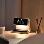 3 in 1 10W ricarica wireless lampada da comodino schermo LCD caricabatteria per telefono sveglia, spina europea (bianco)