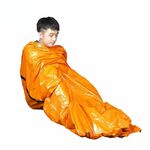 2 PCS Sacco a pelo in pe per esterni Soccorso in caso di calamità e prevenzione del freddo Isolamento termico e calore Sacco a pelo di emergenza (arancione)