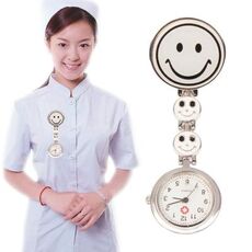 Orologio da polso al quarzo tondo da infermiera portatile in lega stile sorriso con perno (bianco)