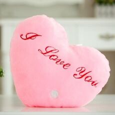 Cuscino giocattolo a forma di lettera inglese a forma di cuore con luce incandescente (rosa)