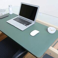 Tappetino per mouse multifunzionale in pelle PU su due lati, tappetino per tastiera, tappetino per scrivania, dimensioni: 120 x 60 cm (verde + argento)