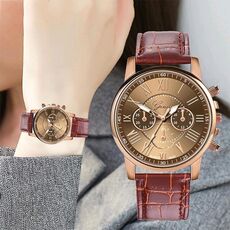 Orologio al quarzo con cintura imitazione a sei aghi a tre occhielli 2 pezzi per donna / uomo (marrone)