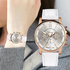 Orologio al quarzo con cintura imitazione a sei aghi a tre occhielli 2 pezzi per donna / uomo (bianco)