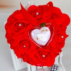La scatola dell'anello a forma di cuore può appendere le forniture di nozze del cuscino dell'anello della rosa della schiuma di simulazione (rosso)