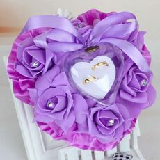 La scatola dell'anello a forma di cuore può appendere le forniture di nozze del cuscino dell'anello della rosa della schiuma di simulazione (viola)