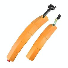 Parafango pieghevole telescopico della bicicletta 27,5 pollici Asciugamito dell'acqua estesa Taillight LED (arancione)