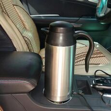 HJ-18A Tazza elettrica in acciaio inossidabile 750ml DC 12V Bollitore elettrico per auto Tazza riscaldata Tazza da caffè per auto con caricatore Accendisigari Tazza di riscaldamento Bollitore Tazza con scaldabagno isolato