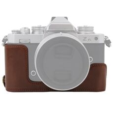 Macchina fotografica in pelle PU filettatura da 1/4 di pollice Mezza casetta per Nikon Z FC (caffè)