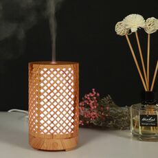 200ml Hollow-out Forest Pattern Macchina per aromaterapia con olio essenziale in legno Umidificatore ad ultrasuoni Spruzzatore automatico di alcol, Spina Specifica: Spina UE (Marrone chiaro-1)