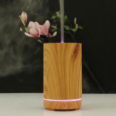 200ml Hollow-out Forest Pattern Macchina per aromaterapia con olio essenziale in legno Umidificatore ad ultrasuoni Spruzzatore automatico di alcol, Spina Specifica: Spina UE (marrone chiaro-4)