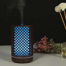 200ml Hollow-out Forest Pattern Macchina per aromaterapia con olio essenziale in legno Umidificatore ad ultrasuoni Spruzzatore automatico di alcol, Spina Specifica: Spina UE (Marrone scuro-1)