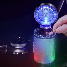 Posacenere per presa aria condizionata per auto con luce a LED (10x7,8 cm)