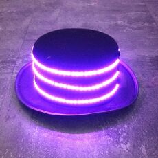 00068 Puntelli per spettacoli di magia da palcoscenico con cappello jazz luminoso a barra LED, colore: rosa lampeggiante