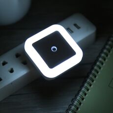 Luce notturna di controllo del sensore di luce a LED 110 V-220 V, spina americana