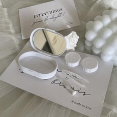 Custodia per lenti a contatto portatile color crema con specchio, consegna casuale a colori