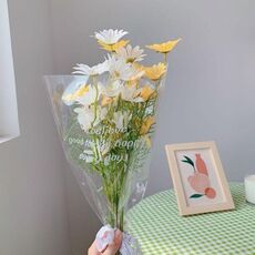 Disposizione dei fiori simulata, ornamento da tavolo, accessori per foto da picnic, stile: sacchetto trasparente con margherite bianche e gialle da 5 pezzi