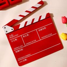 Tavola da regista in legno per riprese video, film, scene cittadine, fotografia, oggetti di scena, stile: grande rosso