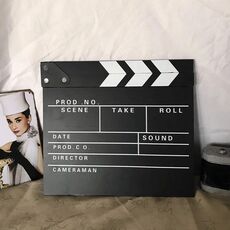 Tavola da regista in legno per riprese video, film, scene cittadine, fotografia, accessori, stile: grande P nero