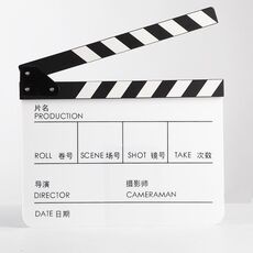 Tavola da regista in legno per riprese video, film, scene cittadine, fotografia, oggetti di scena, stile: con grande cinese bianco