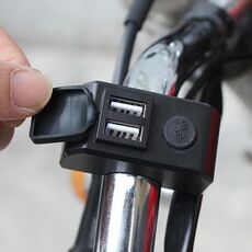Caricatore del telefono cellulare Dual USB motociclistico 5V 3A Carica rapida (nero)