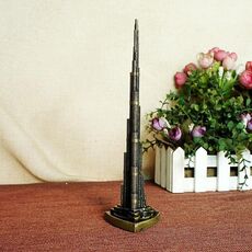 Ornamento commemorativo del modello turistico Burj Khalifa da 18 cm (triangolo bronzo)