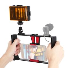 PULUZ 2 in 1 Vlogging Live Broadcast LED Selfie Light Smartphone Kit video rig con testa per treppiede Cold Shoe per iPhone, Galaxy, Huawei, Xiaomi, HTC, LG, Google e altri smartphone (rosso)