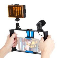 PULUZ 3 in 1 Vlogging Live Broadcast LED Selfie Light Smartphone Kit video rig con microfono + testa per treppiede Cold Shoe per iPhone, Galaxy, Huawei, Xiaomi, HTC, LG, Google e altri smartphone (blu)