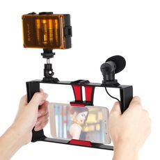PULUZ 3 in 1 Vlogging Live Broadcast LED Selfie Light Smartphone Kit video rig con microfono + testa treppiede Cold Shoe per iPhone, Galaxy, Huawei, Xiaomi, HTC, LG, Google e altri smartphone (rosso)