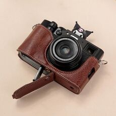 Custodia per fotocamera FUJIFILM X100VI in similpelle con texture Buffalo (caffè)