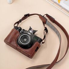 Custodia per fotocamera FUJIFILM X100VI in similpelle con tracolla (caffè)