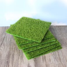 Simulazione di un micro-paesaggio di un piccolo prato con erba verde, dimensioni: 30 x 30 cm