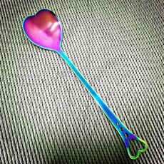 Cucchiaino da caffè in metallo portatile da 2 pezzi Cucchiaino da caffè in metallo Amore creativo Servizio da tavola a forma di cuore per la festa nuziale, Colore: Amore poroso colorato